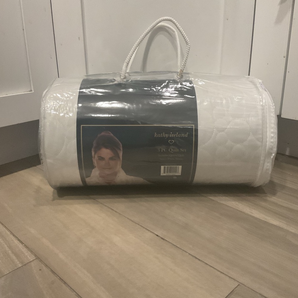NWT Kathy Ireland 3-pc White Queen Quilt Bedding Set w/Shams Country Shabby Chic